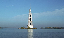 Калязин - плавающая колокольня Никольского собора.jpg